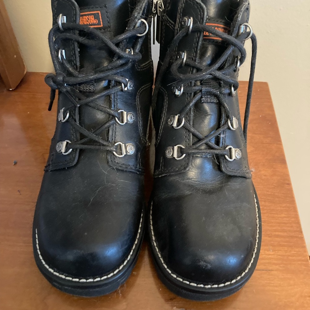 Women’s Harley Davidson boots. Barely worn. Great condition. Size 8 - Picture 2 of 4